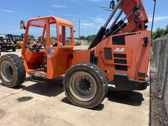 2017 SKYTRAK 8042 Forklift