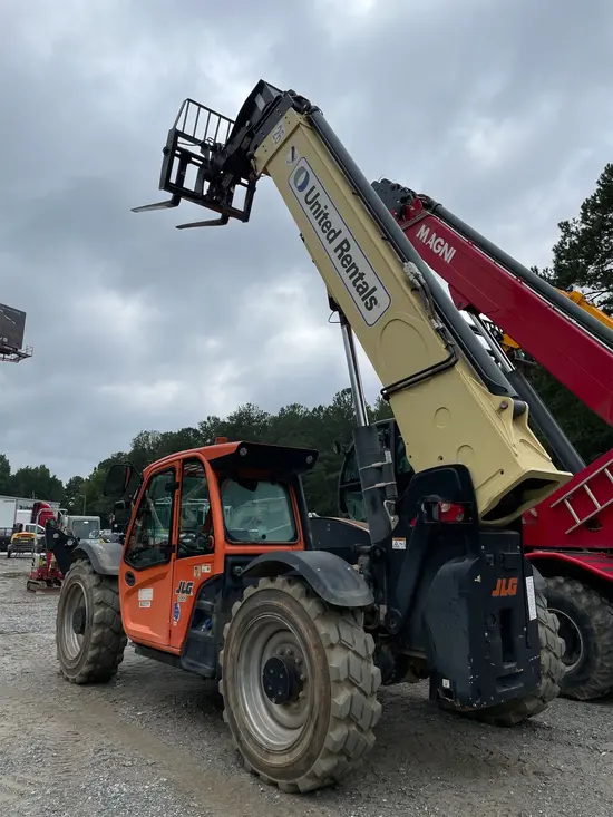 2019 JLG 1055 Forklift