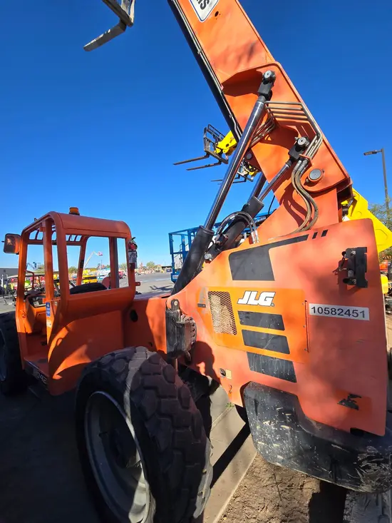2017 SKYTRAK 8042 Forklift