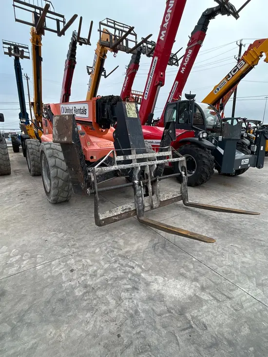 2017 SKYTRAK 10054 Forklift