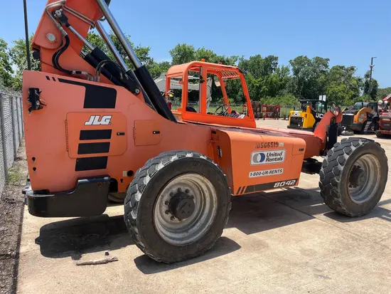 2017 SKYTRAK 8042 Forklift